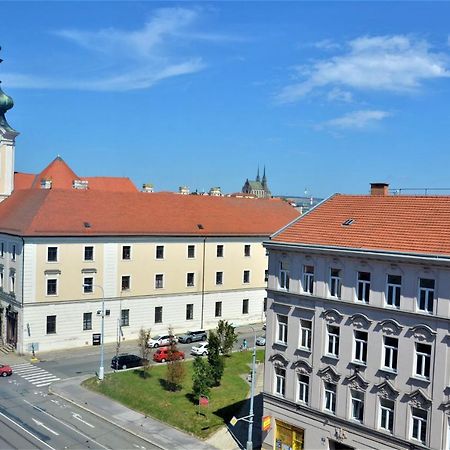 New Apartment With Garage Parking Brno Exterior foto