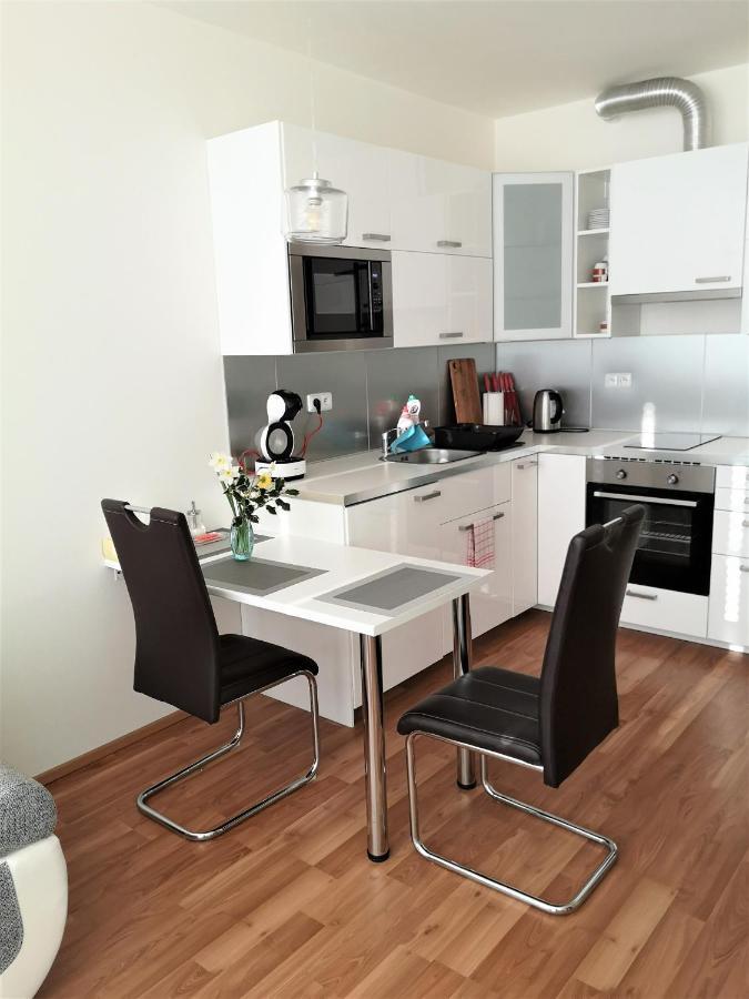 New Apartment With Garage Parking Brno Exterior foto