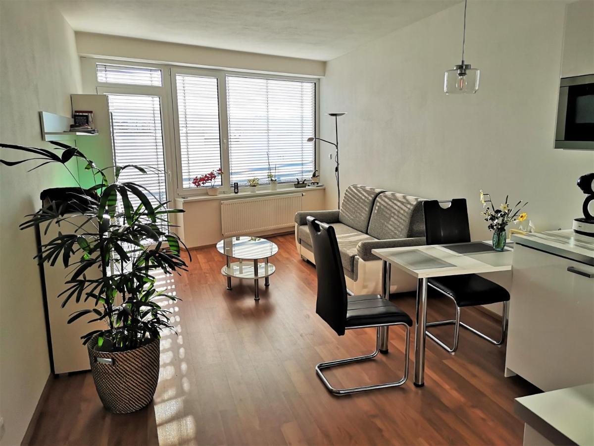 New Apartment With Garage Parking Brno Exterior foto